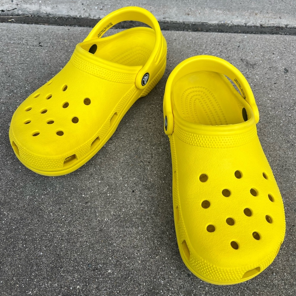 Women’s size 7 yellow crocs